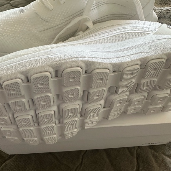 ALO Runners - Brand New - Picture 2 of 5